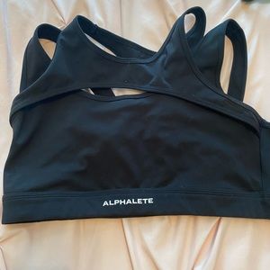 XXL Alphalete Surface Keyhole Bra